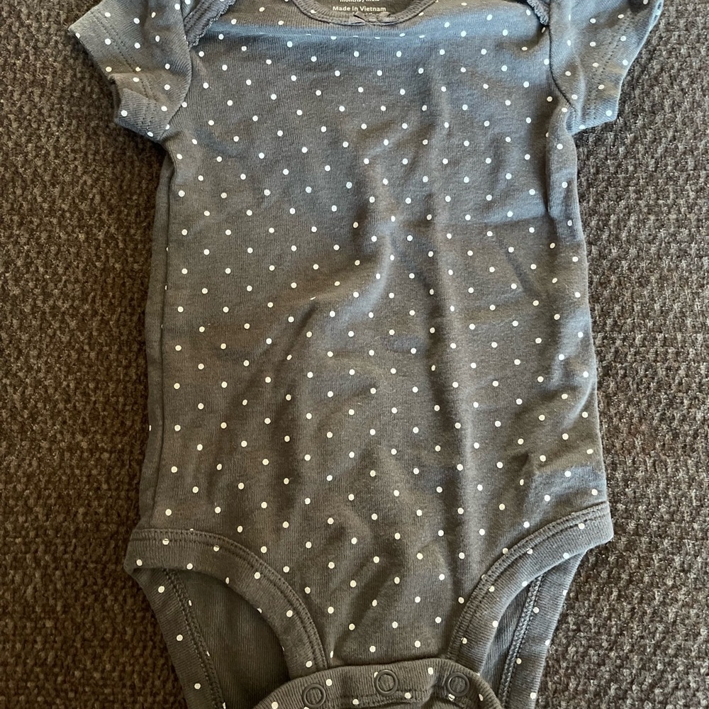 Carter's 3 months Gray & White Polka Dot SS Bodysuit 🩶🤍 EUC